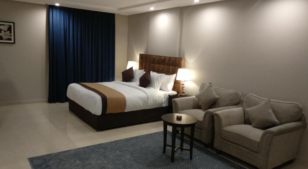Yan Hotel 3*